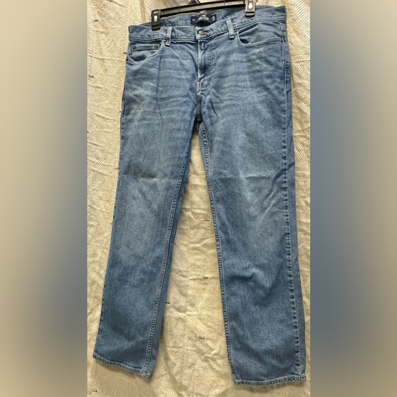Hollister men’s MEDIUM WASH STRAIGHT JEANS W34 L32 (b6) - Picture 1 of 5